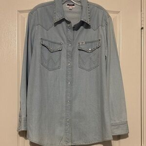 NWOT Wrangler Light Blue Denim Shirt with Peal Snap and Stud Accents